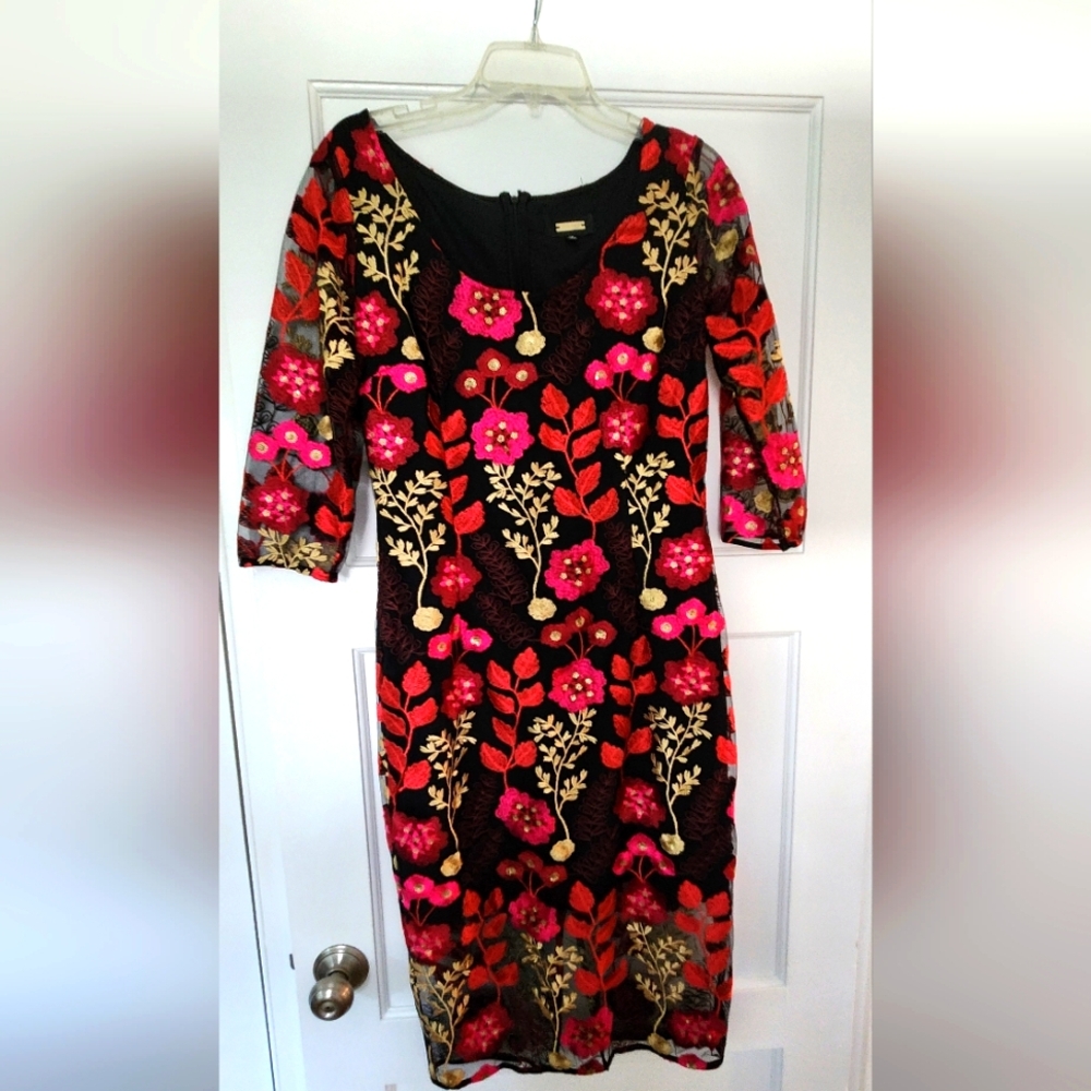 Alexia Admor Black Garment with Gold Accent